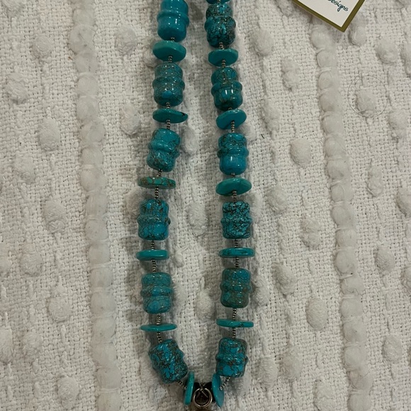Turquoise Beaded Necklace with Silver Pendant - Picture 10 of 10